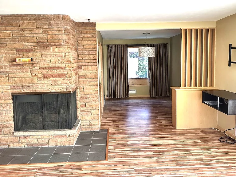 W Anthony Dr — Photo 2