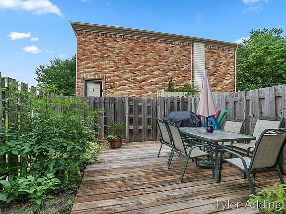 5th image of 2474 Village Dr SE