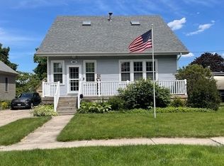 338 Dacy St, Woodstock, IL 60098