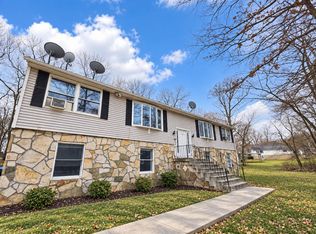 6 Belle Ct, New Windsor, NY 12553