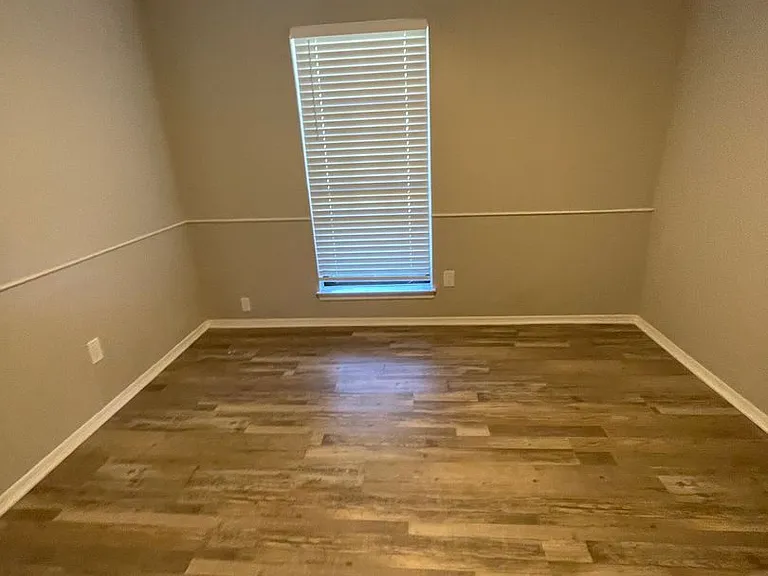 4615 Gladstone Dr — Photo 18