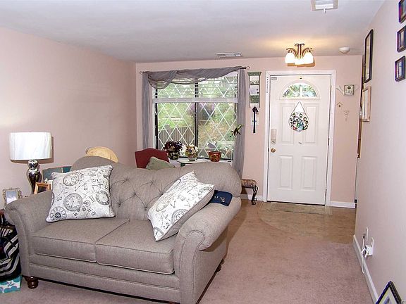 3rd image of 47 Birchwood Dr