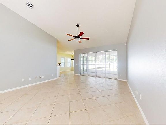 3rd image of 60 Eastwood Dr
