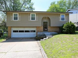 14 Barto Dr, Saint Louis, MO 63135