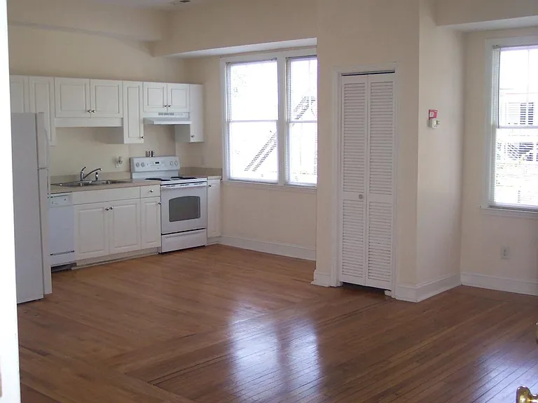 living room/kitchen