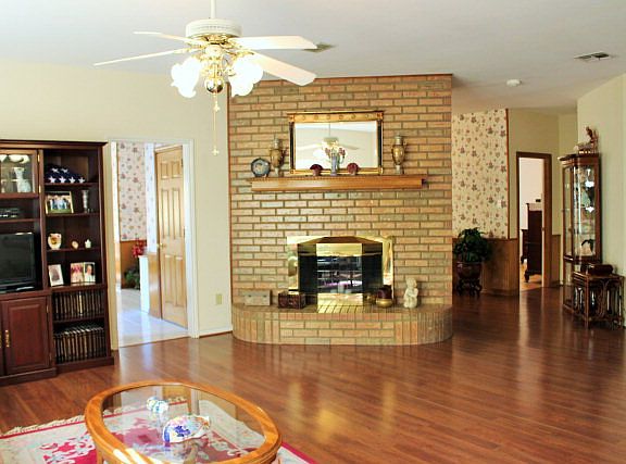 FAMILY ROOM-2