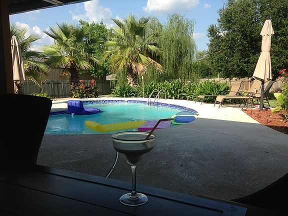 2nd image of 137 Robin Ln