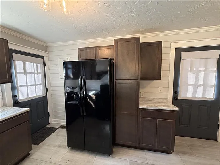 142 Maywood Dr — Photo 4