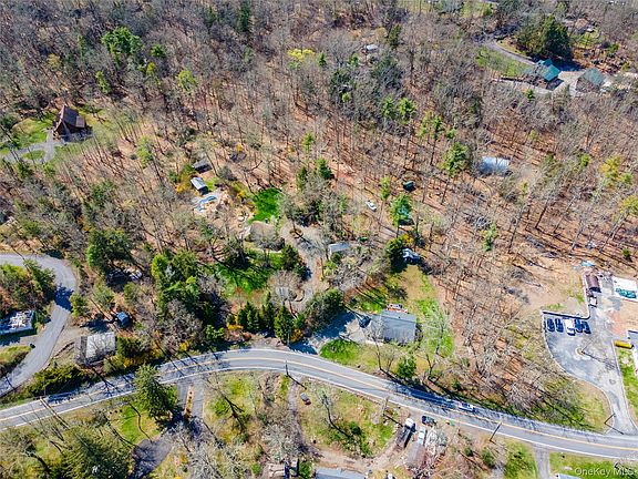 2nd image of 1812-1816 Sawkill Park Road
