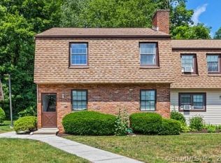 18 Homestead Ln #18, Brookfield, CT 06804