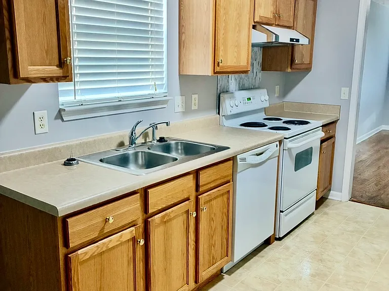 1430 Amal Dr — Photo 4