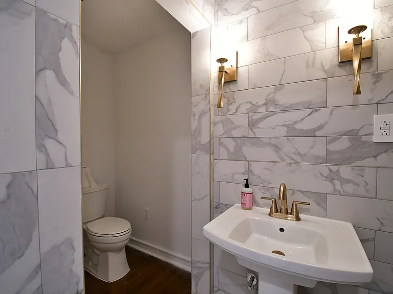 1403 Munger St — Photo 10