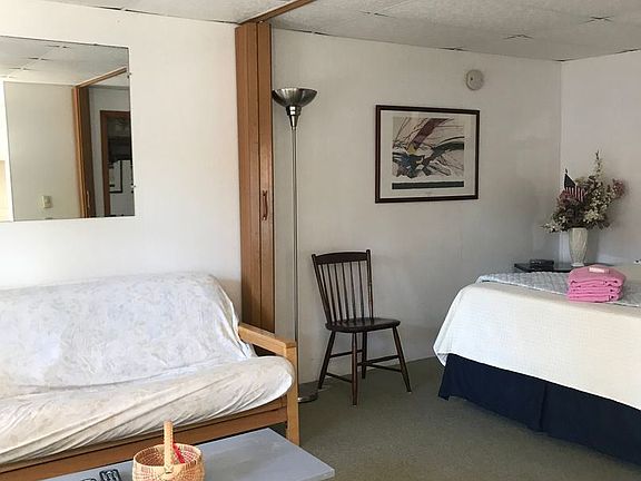 5th image of 160 E Grand Ave #5