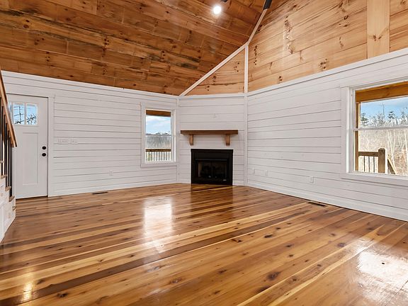 4th image of 394 Pumpkin Creek Cir