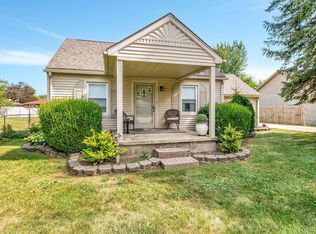 24811 Woodland Dr, Brownstown, MI 48134