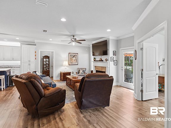 4th image of 1504 Holmes Ave #1504