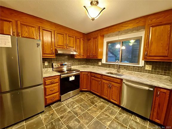 2nd image of 102 Wynwood Dr #102