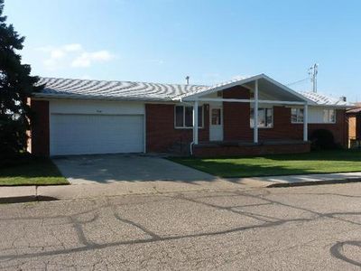 901 Custer Dr NW, Mandan, ND, 58554