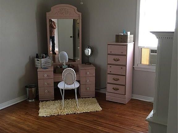 3rd image of 131 E Comay Cir