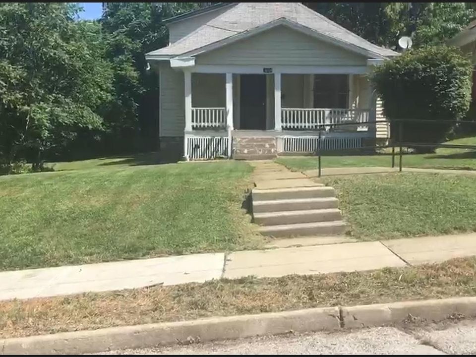 Spacious yard. Yard maintenance included in rent.