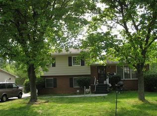 1023 Log Cabin Rd, Charlotte, NC 28213