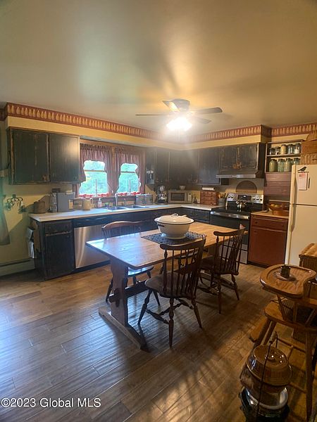 2nd image of 50 Schoolhouse Road