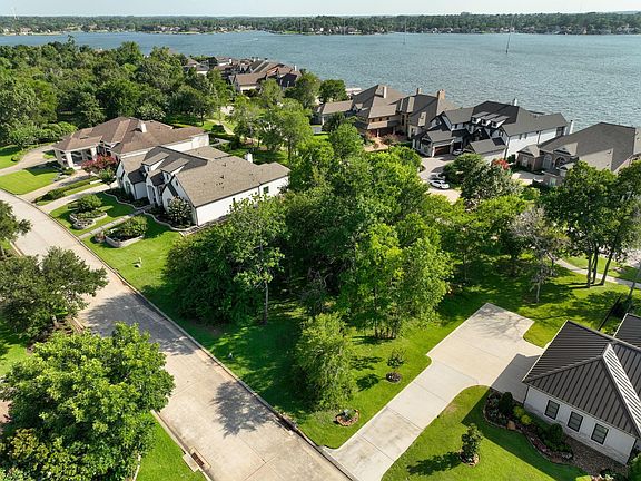 3rd image of 38 Benthaven Isle E
