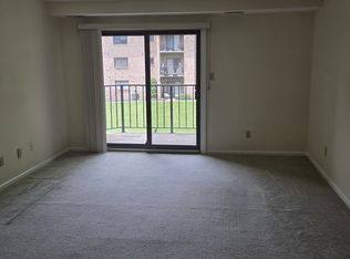 4509 N Hedgerow Dr APT 8, Allentown, PA 18103