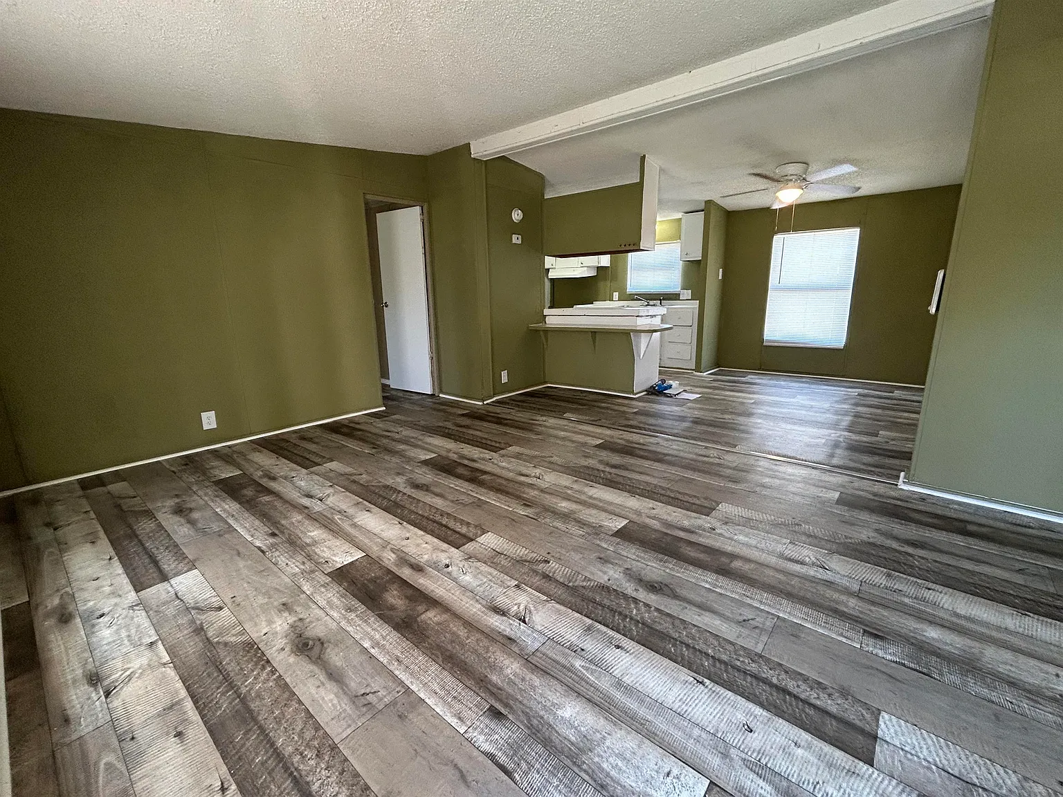 3 bed, 1000 sqft, $850 — Photo 2