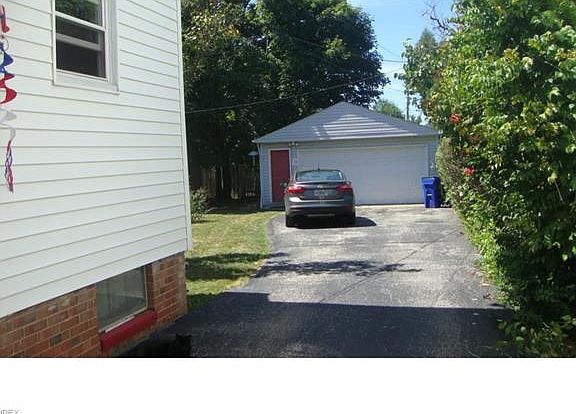 3rd image of 1928 Powell Ave