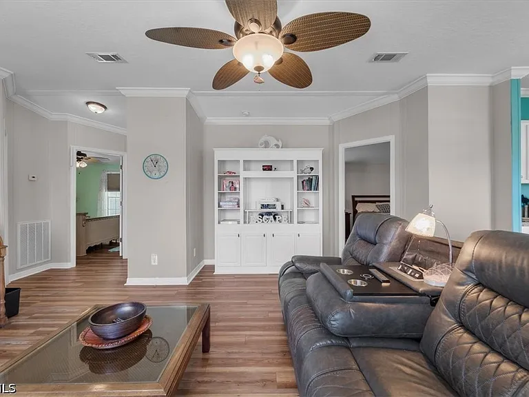 701 Coral Dr — Photo 15