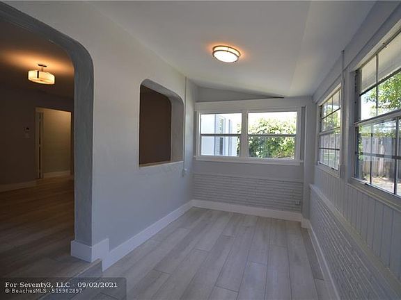 4th image of 1217 SW 4th Ave