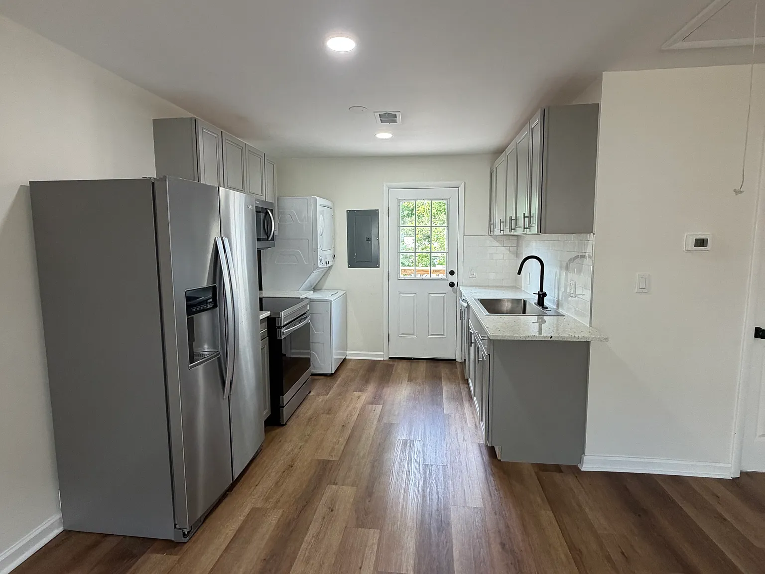 1101 Summit Ave — Photo 2