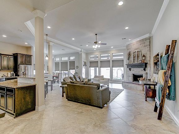 5th image of 28711 Havenport Dr