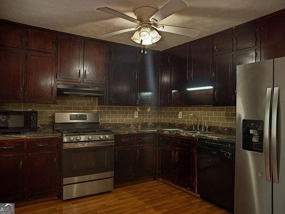4th image of 381 Windsor Walk SE