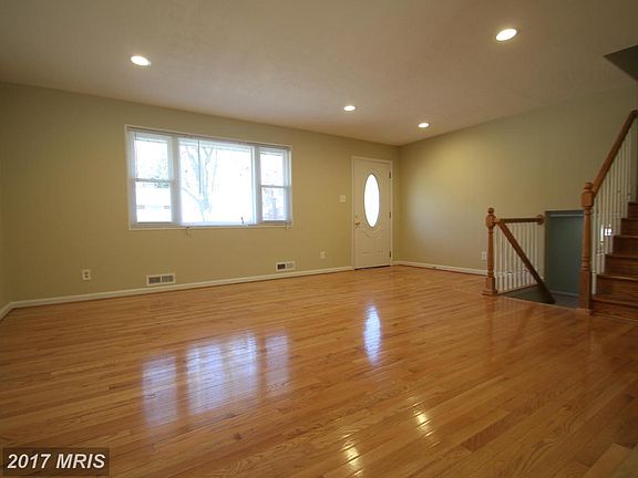 3rd image of 12203 Hunters Ln