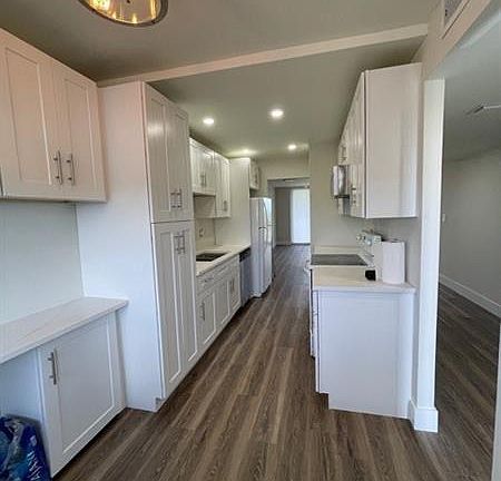 4th image of 250 Jacaranda Dr APT 610