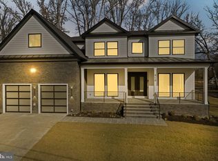 121 Harmony Dr SW, Vienna, VA 22180