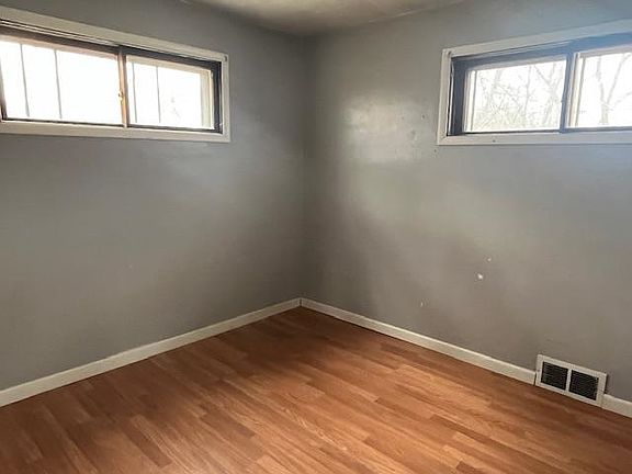 5th image of 230 Winona Dr