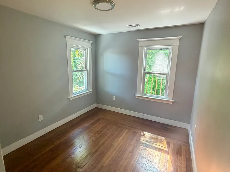 32 Alstrum St #2 — Photo 9