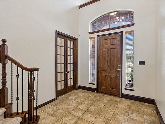 4th image of 2655 Waterfront Dr