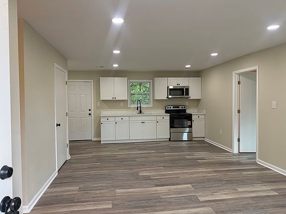 2nd image of 1313 Peggy Ln