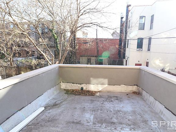 5th image of 364 Bainbridge St APT 1A