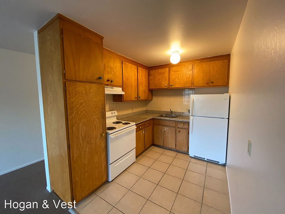 1st image of 474 20th Ave #4