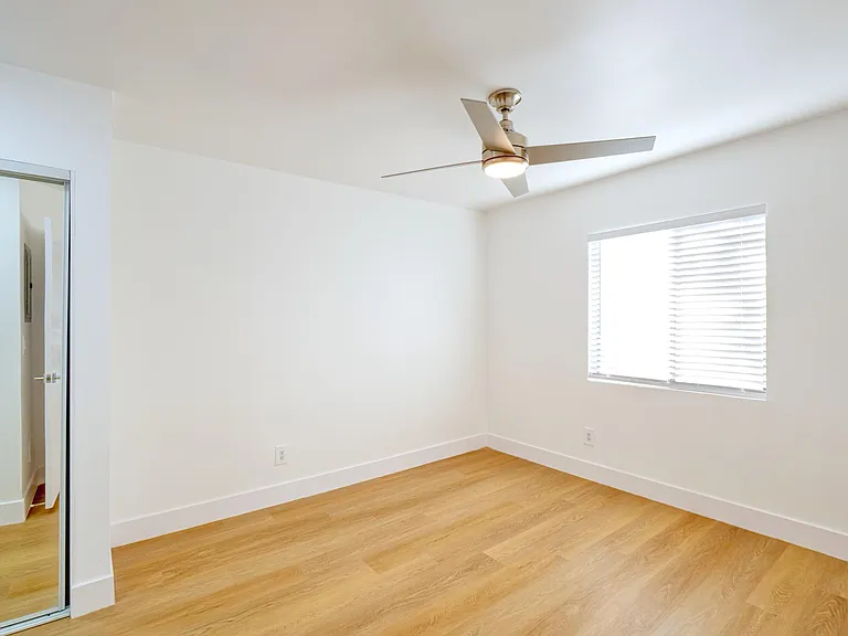 1806 North Berendo Street — Photo 30