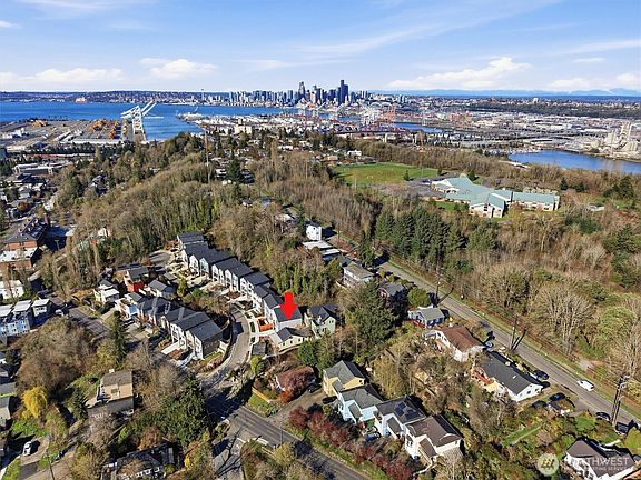 3rd image of 4582 22nd Avenue SW