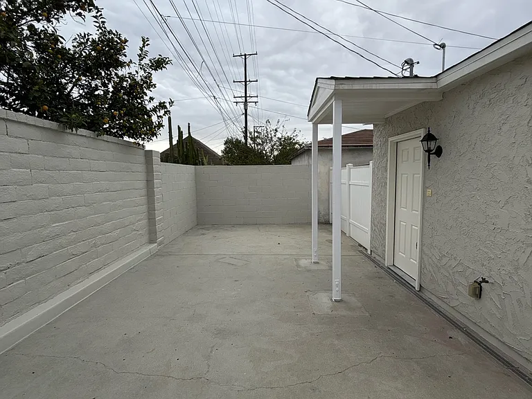 548 Barbara Ave — Photo 1