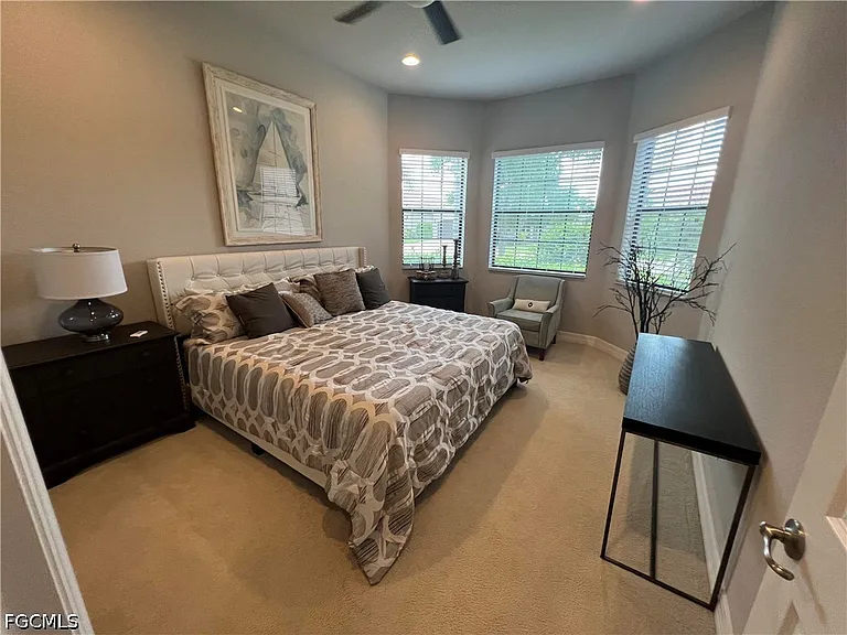 11624 Stonecreek Cir — Photo 16