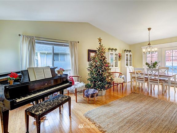 3rd image of 3033 SE Grovewood Street