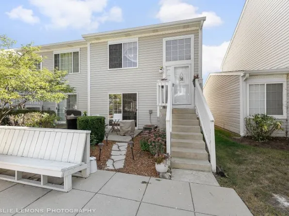 617 Hidden Creek Ln, North Aurora, IL 60542